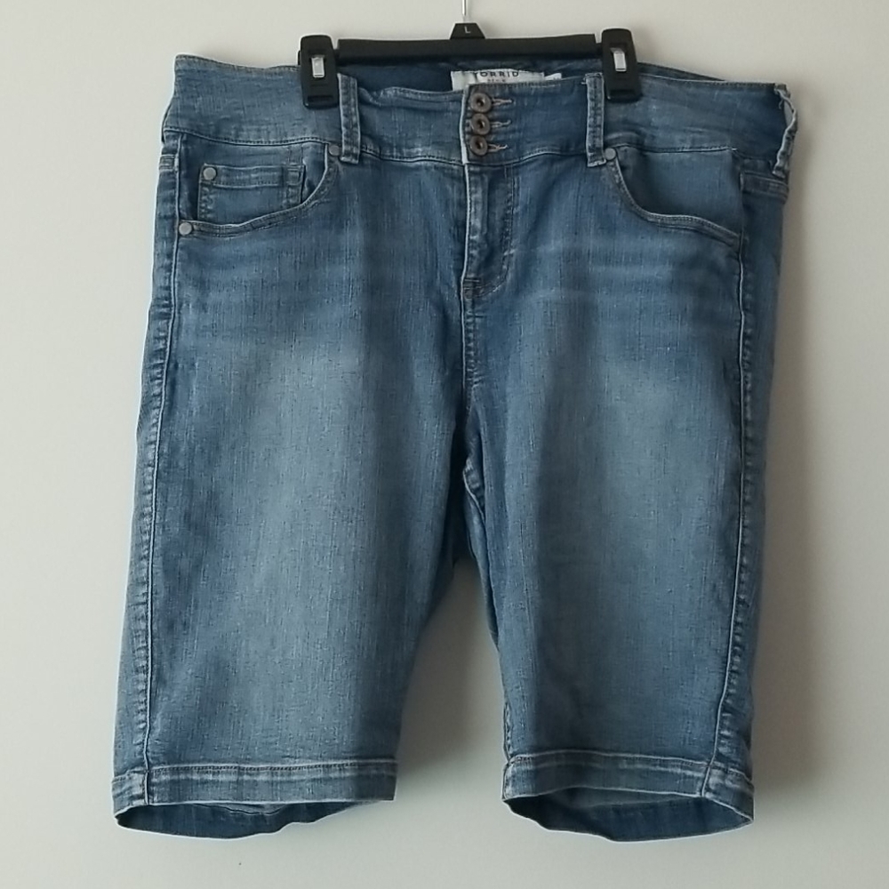 Torrid bermuda shorts 18